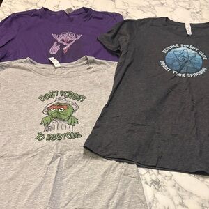 Graphic Juniors Shirts in Medium Sesame Street Grouch and Count set of 3